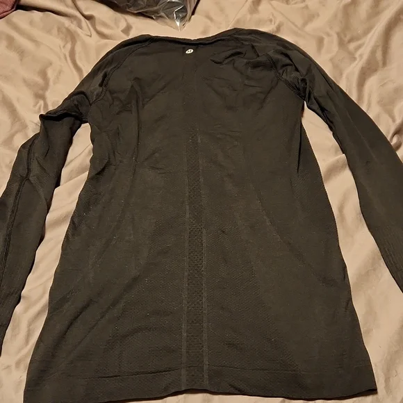 Lululemon top - Picture 4 of 4